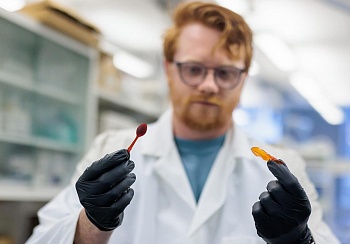 Пластик может превращаться из растяжимого и гибкого в жесткий и твердый, и обратно